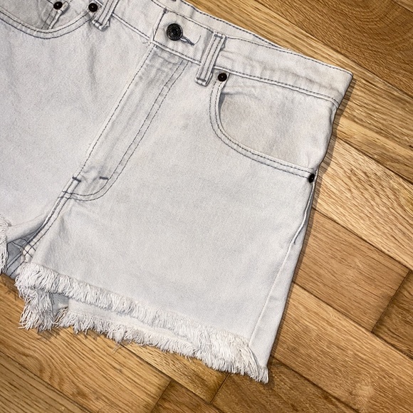 Vintage Womens Levi’s 505 cutoff high waisted shorts with fringe detail grey 33 - Picture 4 of 16